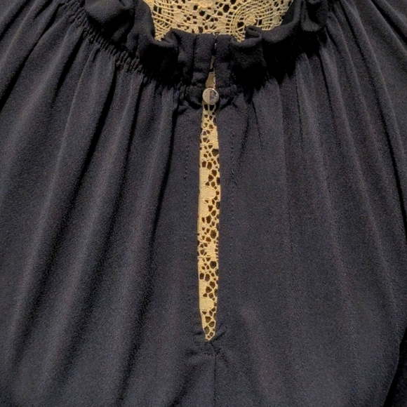 H&M Flowy High-Neck Tank Top - Picture 3 of 6